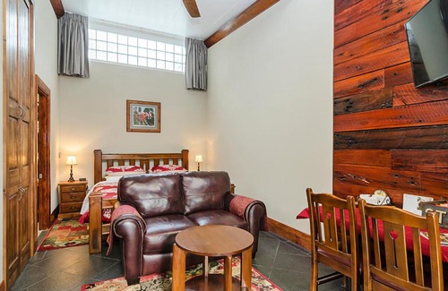 Gawler Bed & Breakfast | Discover Eagle Foundry Bed & Breakfast: 4-Star Comfort Awaits