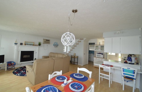 Edwardsburg Cottage | Lakefront Escape: Unbeatable Views & Family-Friendly Amenities