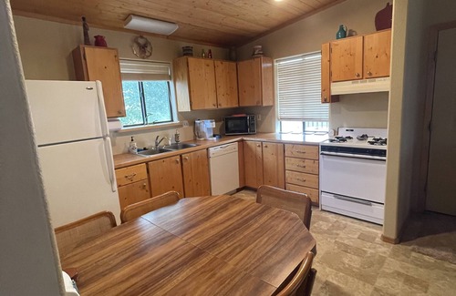 Eagle Nest Hotel | Discover Eagle Nest Fly Shack and Lodge with Family Amenities