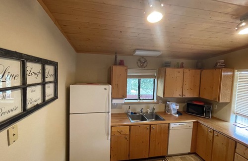 Eagle Nest Hotel | Discover Eagle Nest Fly Shack and Lodge with Family Amenities