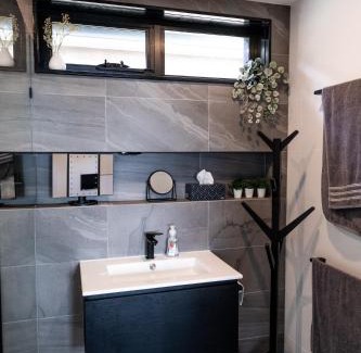 Lake George Apartment | Cozy Getaway at Eagle Peak Tiny Abode - Mystic Ridge Estate