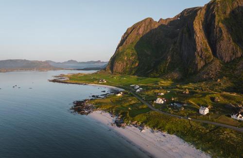 Vestvagøy Ski Chalet | Oceanfront Bliss at Eagle Point Lofoten - 4-Star Retreat