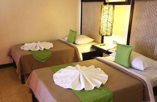 Mabini Hotel | Relax at Eagle Point Resort with Ocean Views & Pool