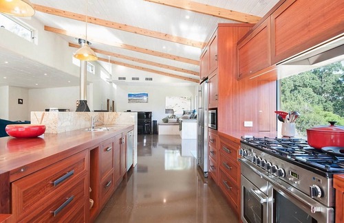 Apollo Bay House | Pet-Friendly Eagle Ridge: Your Gateway to Relaxation!