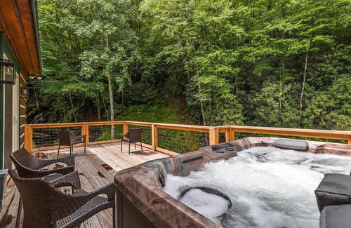 Banner Elk House | Relax at Eagle Ridge Falls: Hot Tub & Pet Friendly Amenities