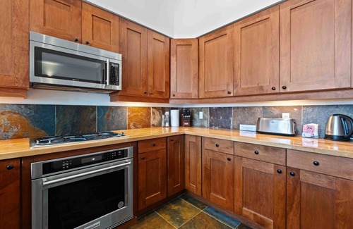 Ucluelet Condo | Eagle Ridge I Views I Big beach, new furniture!