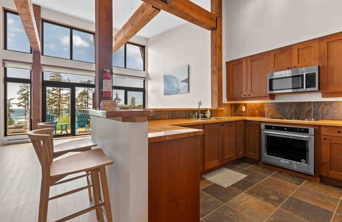 Ucluelet Condo | Eagle Ridge I Views I Big beach, new furniture!