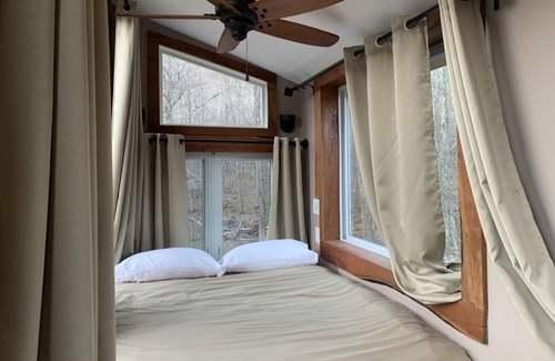 Stockbridge House | Eco-Friendly Eagle Ridge Treehouse with Spa and Hot Tub