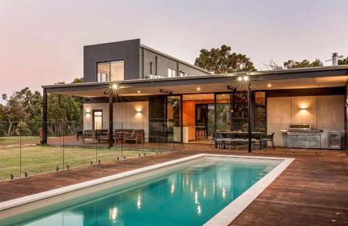Eagle Bay House | Relaxing Eagle Rise Plus Studio with Pool & Family Amenities
