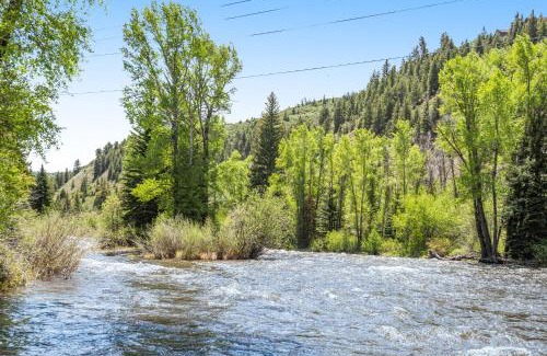 Edwards Apartment | Family-Friendly Eagle River Escape: Nature Awaits You!