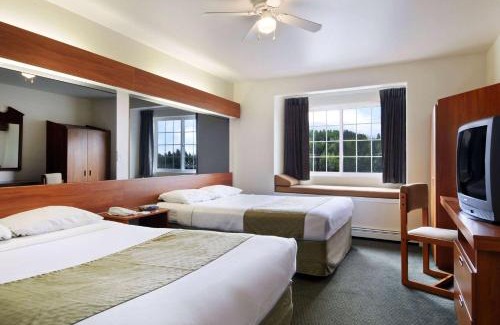Eagle River Hotel | Comfortable Eagle River Microtel: Pet Friendly & Accessible