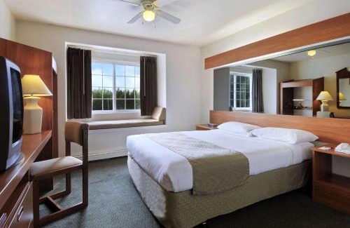 Eagle River Hotel | Comfortable Eagle River Microtel: Pet Friendly & Accessible