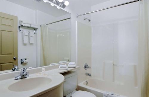 Eagle River Hotel | Comfortable Eagle River Microtel: Pet Friendly & Accessible