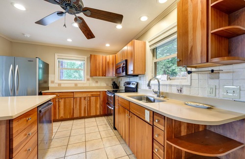 Eagle Rock House | Beautiful Eagle Rock Retreat with Lake Views and Spa