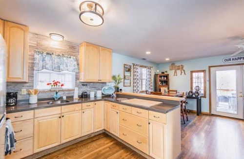 Nancy House | Serene Eagle's Cliff at Lake Cumberland with Pool & Breakfast!