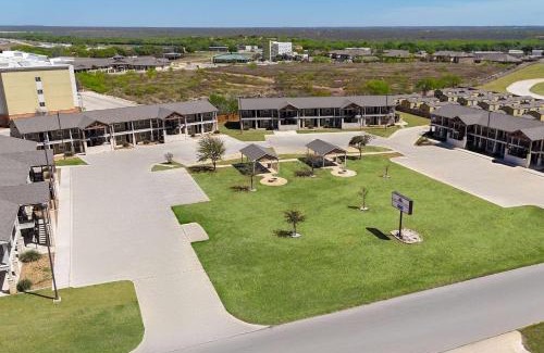 Cotulla Hotel | Unforgettable Stay at Eagle's Den Suites Cotulla - 10/10 Rated