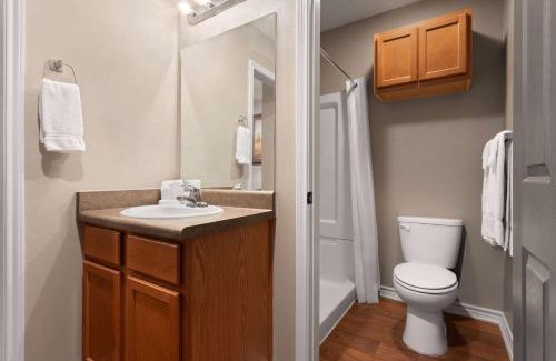 Cotulla Hotel | Unforgettable Stay at Eagle's Den Suites Cotulla - 10/10 Rated