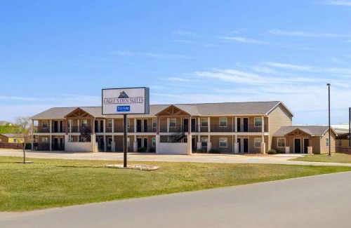 Cotulla Hotel | Unforgettable Stay at Eagle's Den Suites Cotulla - 10/10 Rated