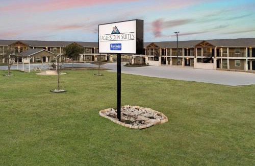 Cotulla Hotel | Unforgettable Stay at Eagle's Den Suites Cotulla - 10/10 Rated