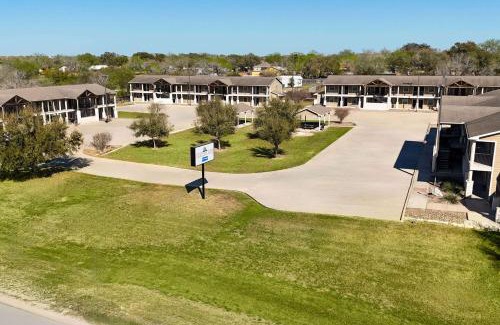 Three Rivers Hotel | Discover Eagle's Den: Pet-Friendly Retreat in Three Rivers
