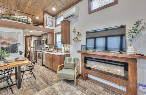 Monteagle Cabin | Unforgettable Eagle's Escape at The Retreat with Family Amenities