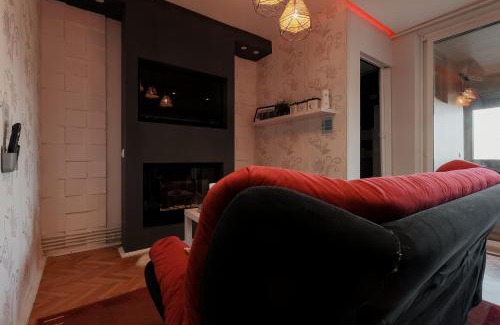 Baia Mare Apartment | Exceptional Eagle's Nest Short Stay for Family Getaways