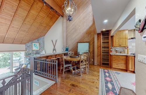 Lakeshore Apartment | Family-Friendly Stay at Eagle's Nest Condo #81