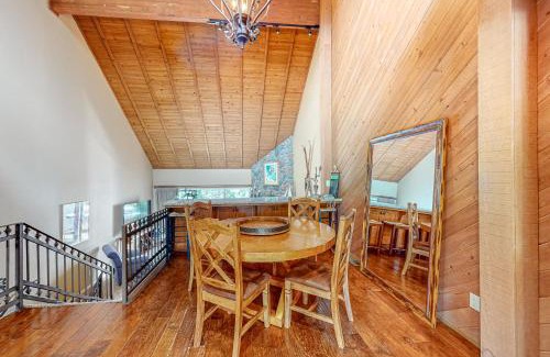 Lakeshore Apartment | Family-Friendly Stay at Eagle's Nest Condo #81