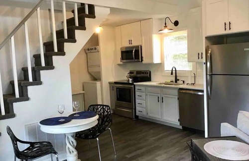 Baxter Cabin | Discover Eagle's Nest Cottage: Lake View & Private Path