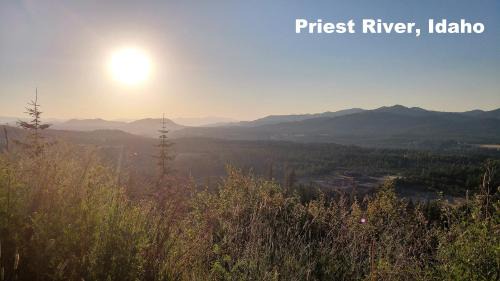 Priest River Hotel | Cozy Eagle's Nest Motel: Top-Rated Stay with Hot Tub