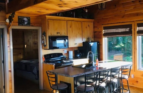 Bryant Cabin | Experience Eagle's Nest: Breathtaking Views & Hot Tub Retreat