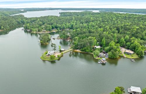 Pleasure Point House | Relax at Eagle's Nest on Lake Martin with Family & Pets