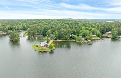 Pleasure Point House | Relax at Eagle's Nest on Lake Martin with Family & Pets