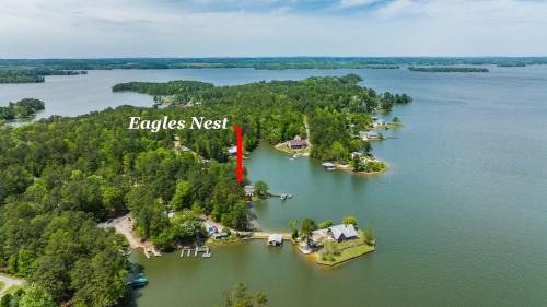 Pleasure Point House | Relax at Eagle's Nest on Lake Martin with Family & Pets