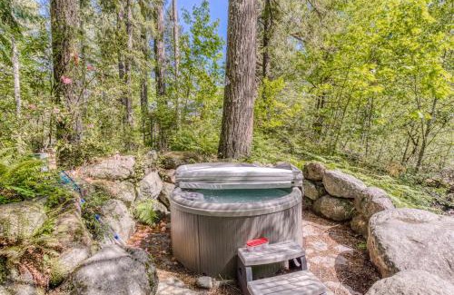 Mount Hood Village House | Unwind at Eagle's Perch: Pet-Friendly with Hot Tub Bliss