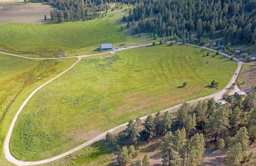 Oroville Apartment | Cozy Eagle's Roost Cabin - Perfect for Families & Pets