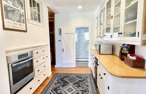 North Conway House | Mountain Retreat: Eagle's View with Hot Tub & Pool Access
