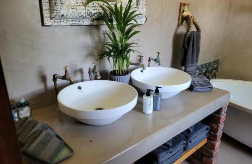 Bloemfontein House | Family-Friendly Retreat at Eagle's Wings Game Farmhouse