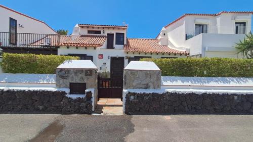 San Miguel de Abona House | Budget-Friendly Eagle Studio with Inviting Pool Access