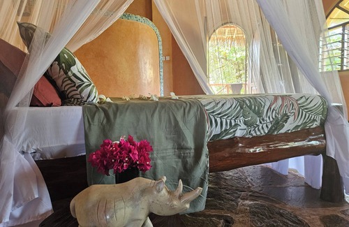 Shimoni House | Elegant Eagle Suite with Indian Ocean View & Pool Access