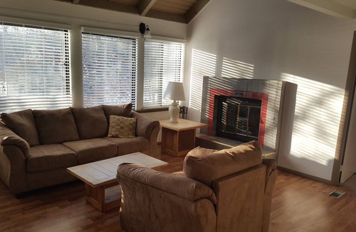 Tamiment Condo | Eagle Village Resort 2br suite, Friday check-in