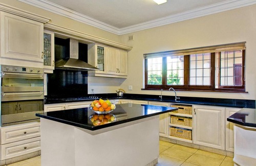 Botha's Hill Bed & Breakfast | Elegant Eagle Wind Manor: 4-Star Stay with Pool & Breakfast