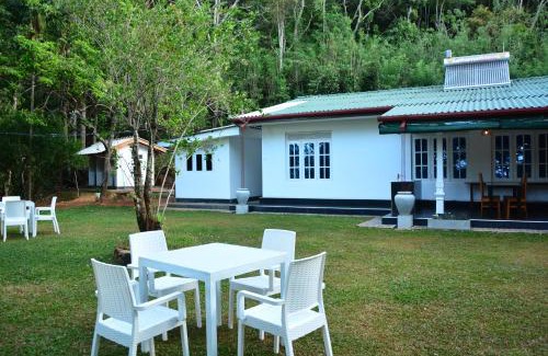Imbulpe Cabin | Budget-Friendly Eagle Wings Holiday with Kitchen & Breakfast
