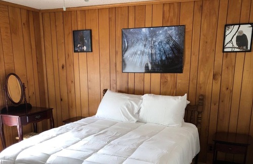 Oakhurst Cottage | Inviting Eagles Nest: 2BR Guesthouse Near Yosemite