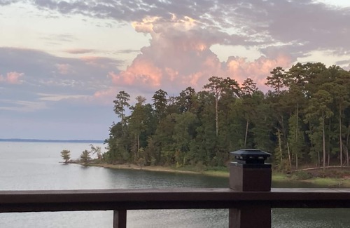 Hemphill Cabin | Relaxing Eagles Nest at Six Mile with Lake Views & Pool