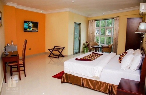 Wassa West Hotel | Unforgettable Stay at Eagles Nest Inn with Pool & Dining