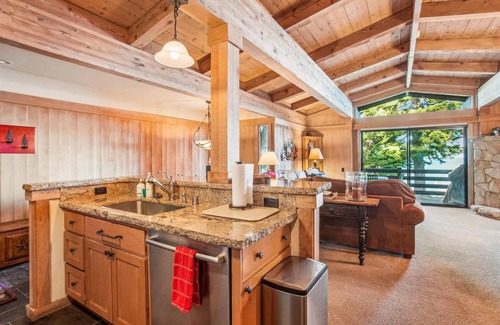 Tahoe City Condo | Experience Eagles Nest Lakeview Condo #28 - Rated 9.6/10