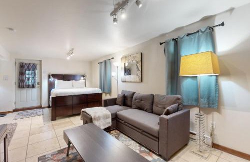 Intermountain Hotel | Comfortable Eagles Nest with Hot Tub & Family-Friendly Vibes