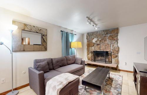 Intermountain Hotel | Comfortable Eagles Nest with Hot Tub & Family-Friendly Vibes