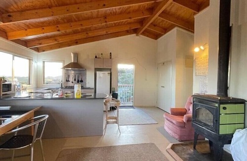 Taiharuru House | Escape to Eagles Rest: Nature-Infused Oceanfront Retreat